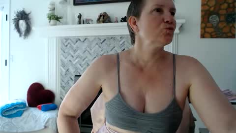 Snapshot of 11willowandjohn11 chatting on 4, 6, 2026 Aurora Willows online show from 4, 6, 2026