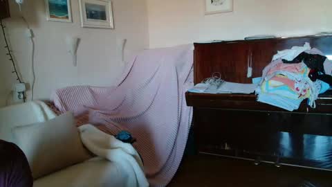 12ennie online show from 20, 4, 2026