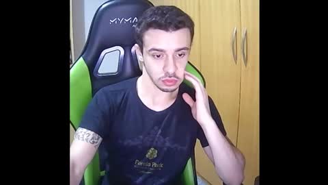 Snapshot of 1good_vibes1 chatting on 2, 12, 2025 1good_vibes1 online show from 2, 12, 2025