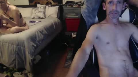 Snapshot of 1hotcouple2c chatting on 17, 10, 2025 1hotcouple2c online show from 17, 10, 2025