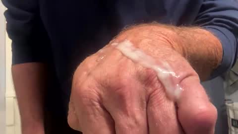 Snapshot of 1hunglo412 chatting on 28, 10, 2025 1hunglo412 online show from 28, 10, 2025