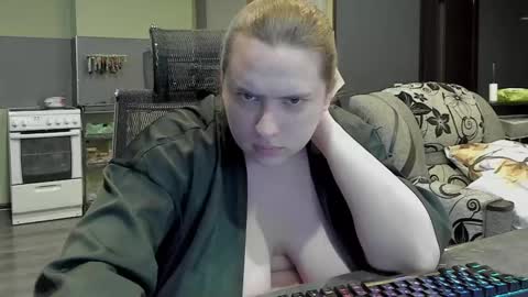 1LINDSEY1 online show from 4, 3, 2025