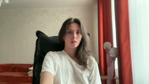 Snapshot of 1mari_01 chatting on 23, 6, 2026 Marie online show from 23, 6, 2026