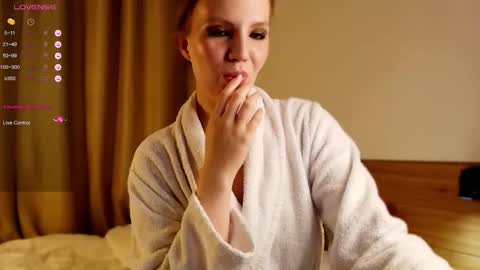 Snapshot of 1slavicdoll chatting on 23, 10, 2025 VICTORIA online show from 23, 10, 2025