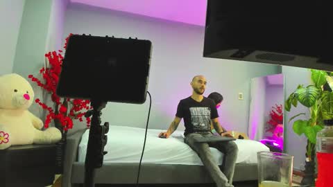 Snapshot of 2_fire chatting on 28, 11, 2025 2_fire online show from 28, 11, 2025