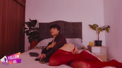 Snapshot of 2gays_1straight chatting on 18, 11, 2025 David and Yoel online show from 18, 11, 2025