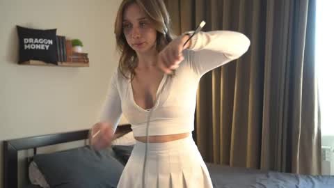 Elley  online show from 19, 5, 2026