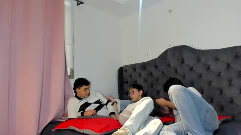 Guy 1  Guy 2  Guy 3. online show from 20, 11, 2025