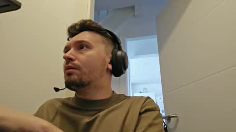 Snapshot of 8inchdude93 chatting on 18, 9, 2025 8inchdude93 online show from 18, 9, 2025