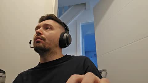 Snapshot of 8inchdude93 chatting on 25, 11, 2025 8inchdude93 online show from 25, 11, 2025