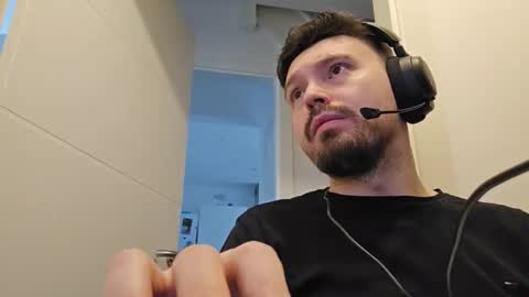 8inchdude93 online show from 28, 4, 2026