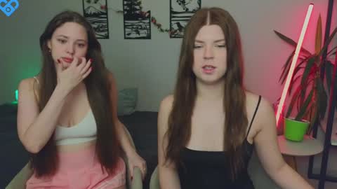 Snapshot of _52_ chatting on 20, 1, 2025 EMILY AND  MARCUS online show from 20, 1, 2025