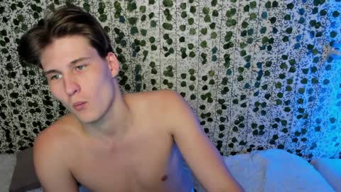 Snapshot of _52_ chatting on 31, 1, 2025 EMILY AND  MARCUS online show from 31, 1, 2025