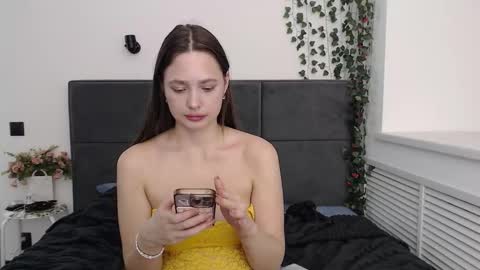 Snapshot of _52_ chatting on 11, 9, 2025 EMILY AND  MARCUS online show from 11, 9, 2025