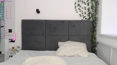 Snapshot of _52_ chatting on 3, 11, 2025 EMILY AND  MARCUS online show from 3, 11, 2025