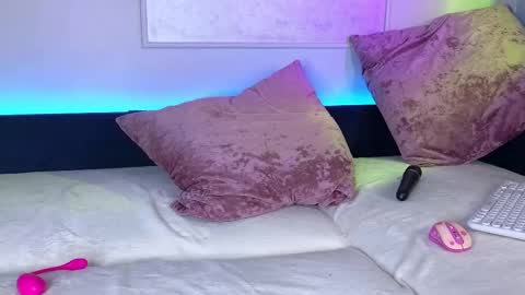 Snapshot of _a_n_n_y_ chatting on 18, 2, 2025 Willow online show from 18, 2, 2025