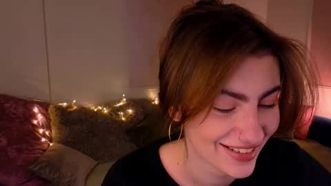 Snapshot of _a_n_n_y_ chatting on 21, 11, 2025 Willow online show from 21, 11, 2025