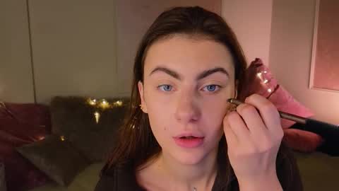 Snapshot of _a_n_n_y_ chatting on 26, 11, 2025 Willow online show from 26, 11, 2025