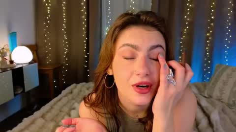 Snapshot of _a_n_n_y_ chatting on 15, 12, 2025 Willow online show from 15, 12, 2025