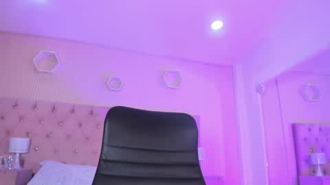 Snapshot of _agathaargent chatting on 12, 11, 2025 Agatha online show from 12, 11, 2025