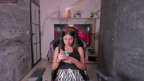 Snapshot of _agathaargent chatting on 19, 11, 2025 Agatha online show from 19, 11, 2025