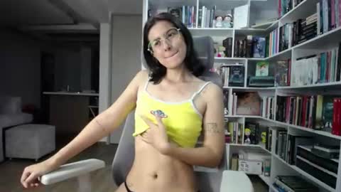 Snapshot of _amywhite chatting on 20, 6, 2026 _amywhite online show from 20, 6, 2026