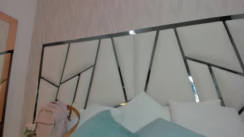 Aura online show from 5, 3, 2026