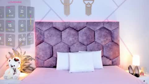 Snapshot of _aurora_collins_ chatting on 4, 2, 2026 _aurora_collins_ online show from 4, 2, 2026