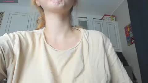 Snapshot of _axolot_ chatting on 21, 10, 2025 Olivia online show from 21, 10, 2025