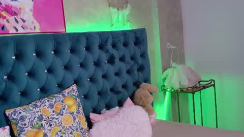 Snapshot of _azzalee_ chatting on 6, 7, 2026 AzzaLee online show from 6, 7, 2026