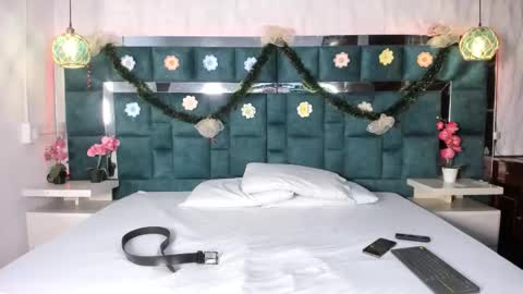 Snapshot of _bonnyandclyde chatting on 15, 12, 2025 _bonnyandclyde online show from 15, 12, 2025