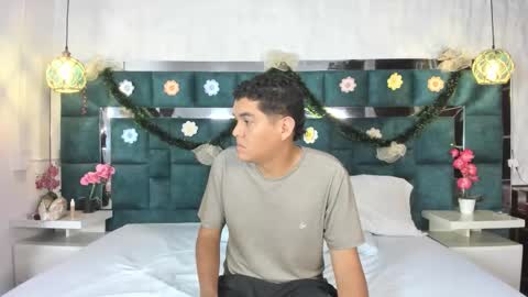 Snapshot of _bonnyandclyde chatting on 16, 12, 2025 _bonnyandclyde online show from 16, 12, 2025