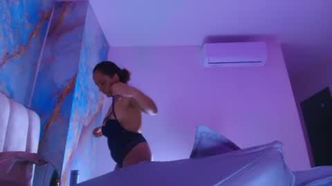 Snapshot of _britanyy_ chatting on 4, 7, 2026 Britany online show from 4, 7, 2026