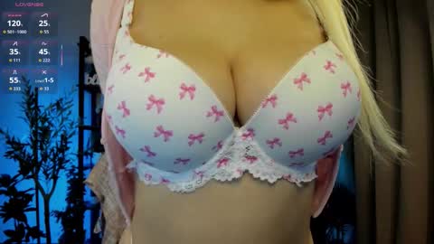 Snapshot of _careful_i_bite_nya_ chatting on 4, 10, 2025 Alisa online show from 4, 10, 2025