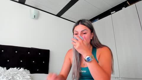 Bella  online show from 25, 1, 2025