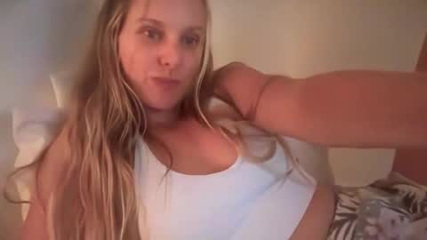 Snapshot of _chelsea___ chatting on 16, 10, 2025 Chelsea xo online show from 16, 10, 2025