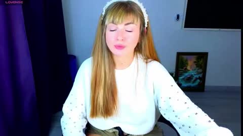 Snapshot of _comefeelme_ chatting on 17, 11, 2025 D online show from 17, 11, 2025