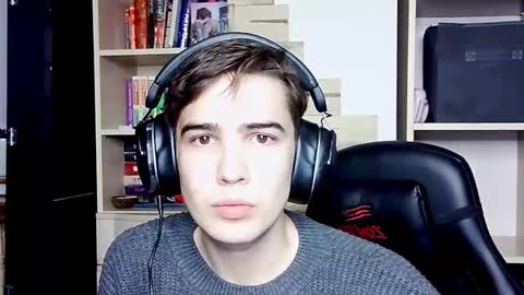 Snapshot of _crise_next_door_ chatting on 16, 10, 2025 _crise_next_door_ online show from 16, 10, 2025