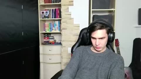 Snapshot of _crise_next_door_ chatting on 30, 10, 2025 _crise_next_door_ online show from 30, 10, 2025