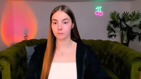 Snapshot of _cuddle_bug_ chatting on 11, 9, 2025 Erika online show from 11, 9, 2025