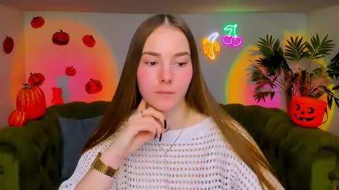 Snapshot of _cuddle_bug_ chatting on 5, 11, 2025 Erika online show from 5, 11, 2025