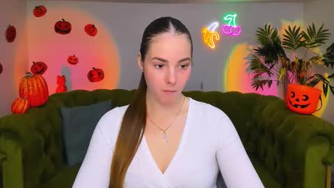 Snapshot of _cuddle_bug_ chatting on 7, 11, 2025 Erika online show from 7, 11, 2025