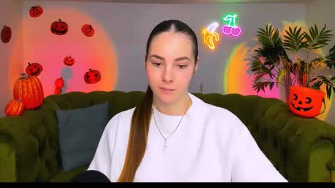 Snapshot of _cuddle_bug_ chatting on 8, 11, 2025 Erika online show from 8, 11, 2025