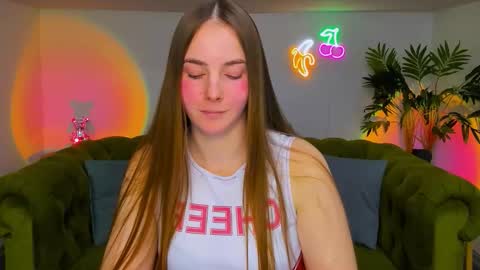 Snapshot of _cuddle_bug_ chatting on 30, 11, 2025 Erika online show from 30, 11, 2025