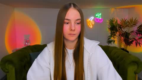 Snapshot of _cuddle_bug_ chatting on 4, 12, 2025 Erika online show from 4, 12, 2025