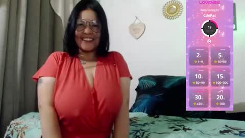 Snapshot of _donniia_ chatting on 22, 12, 2025 Dannia online show from 22, 12, 2025