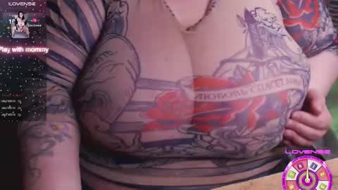 Snapshot of _ellybelly_ chatting on 17, 9, 2025 LIsa online show from 17, 9, 2025