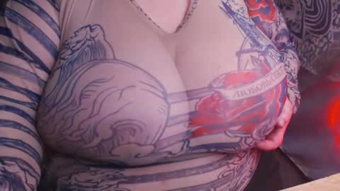 Snapshot of _ellybelly_ chatting on 27, 9, 2025 LIsa online show from 27, 9, 2025