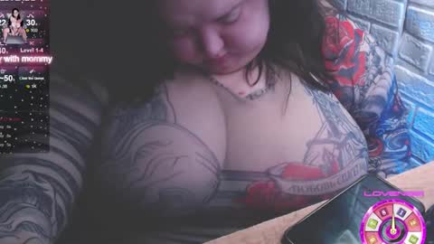 Snapshot of _ellybelly_ chatting on 23, 10, 2025 LIsa online show from 23, 10, 2025