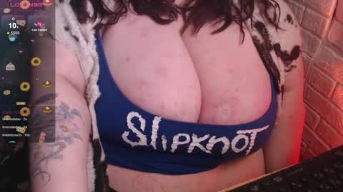 Snapshot of _ellybelly_ chatting on 4, 12, 2025 LIsa online show from 4, 12, 2025